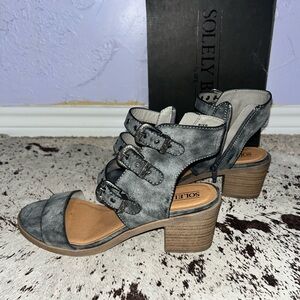 Solely Black Women's Gray Low Heel